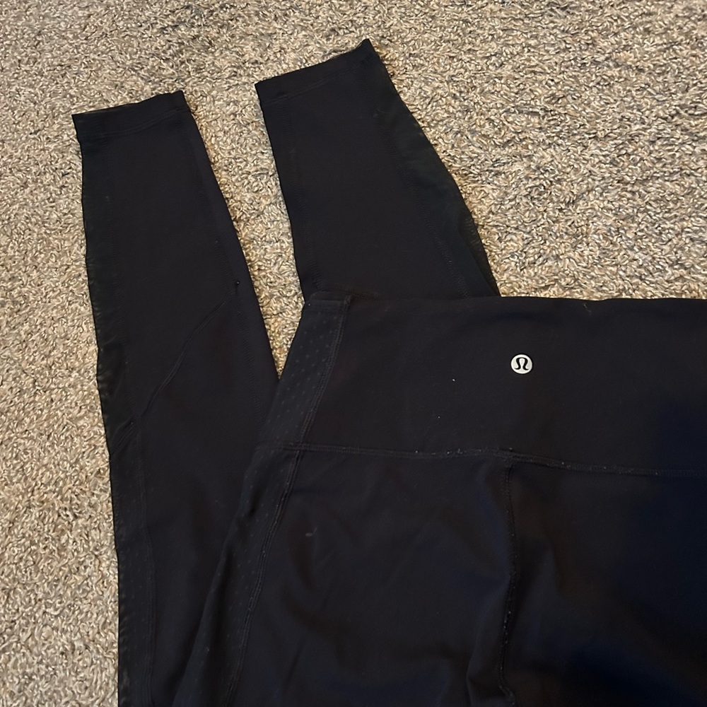 Lululemon mesh paneling